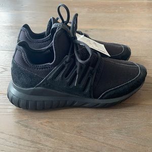 BNWT ADIDAS Tubular Radial